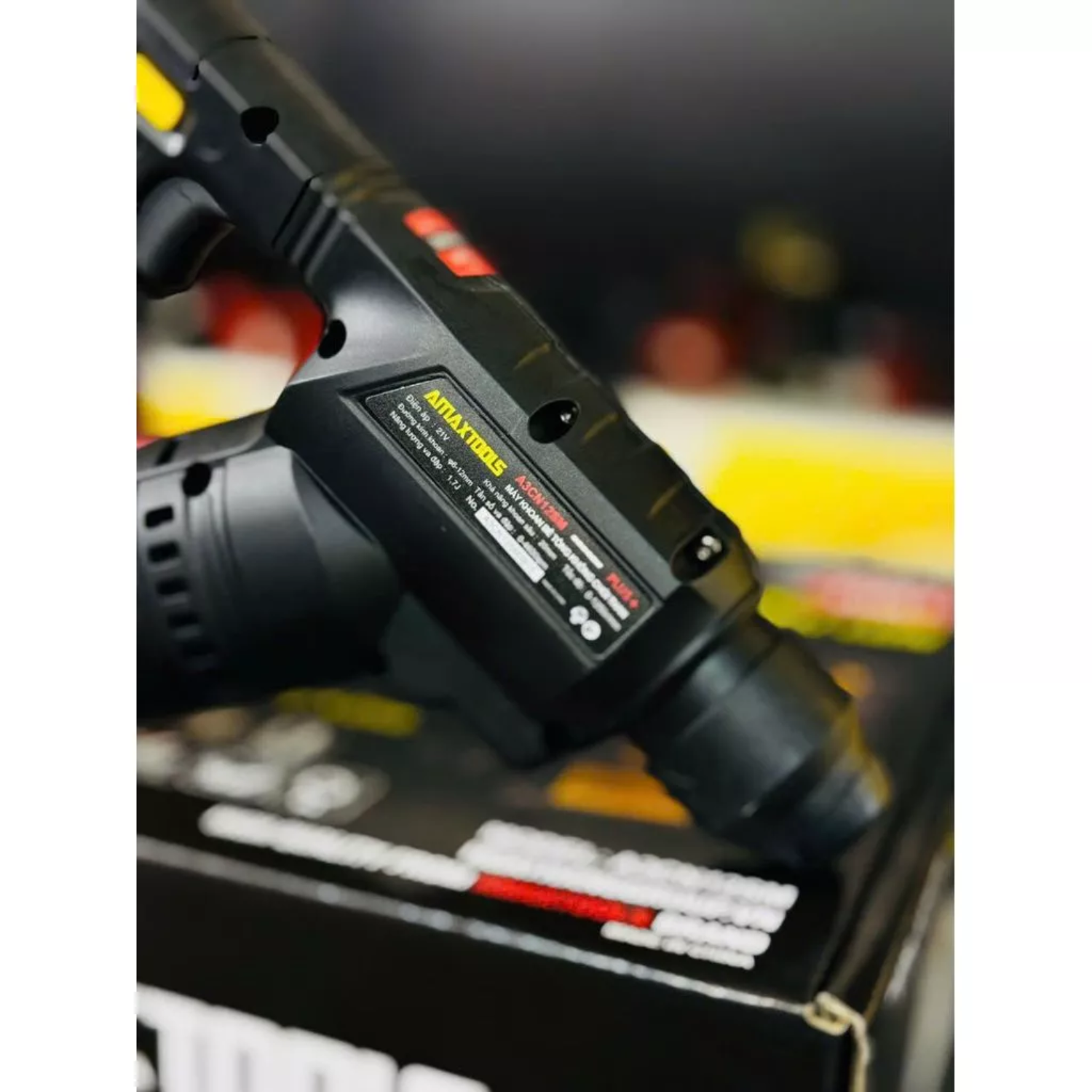may-khoan-duc-be-tong-amaxtools-a3cn12sm-plus-luc-dap-17j-dong-co-khong-choi-than-4.png
